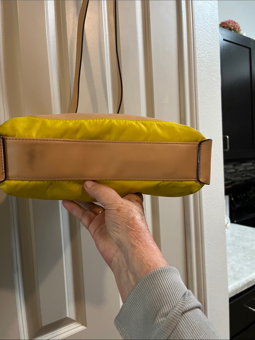 Isaac MIZRAHI New York unique bag it’s yellow gold all - Picture 4 of 10